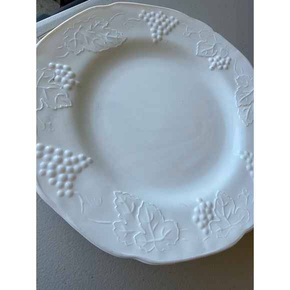 Unbranded Other - Set of 7 White Embossed Grapevine Scalloped Rim Ceramic Salad Dessert Plates 8"